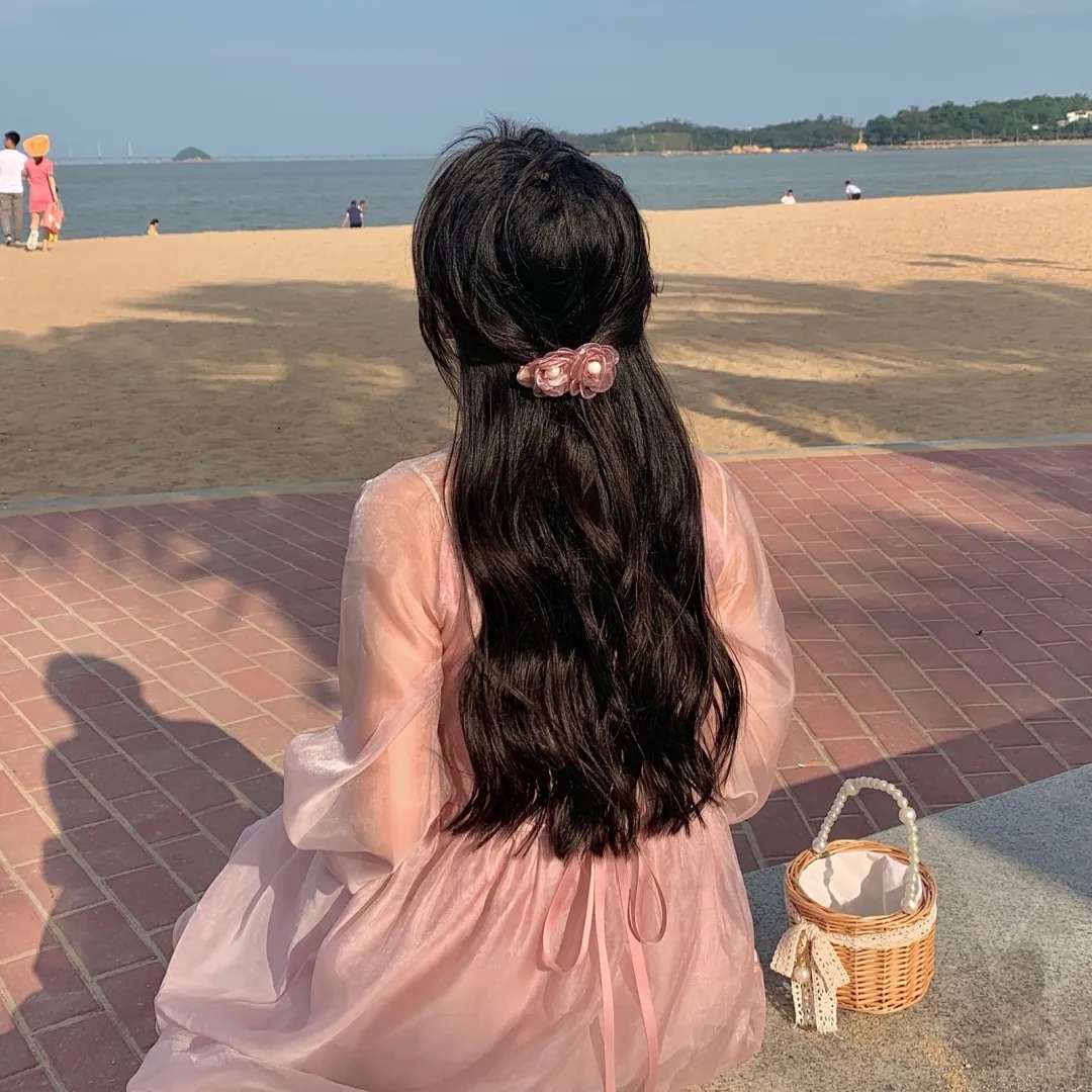 捡闺女后，废柴王爷被旺成了皇帝